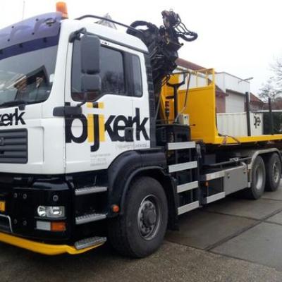 vrachtwagen van de firma Bijkerk