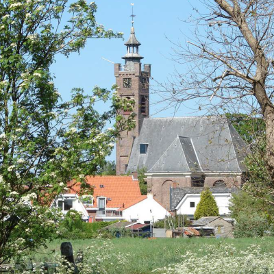 doorkijkje naar kerk in Burgh-Haamstede